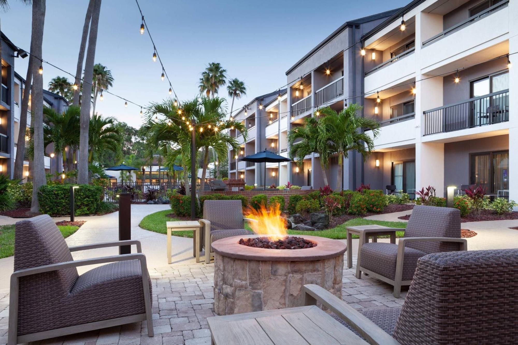 Courtyard St. Petersburg Clearwater Hotel Exterior photo