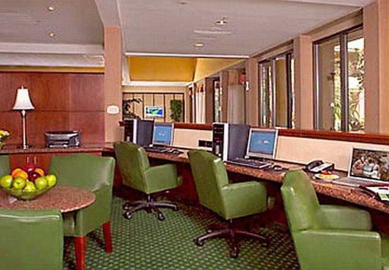 Courtyard St. Petersburg Clearwater Hotel Facilities photo